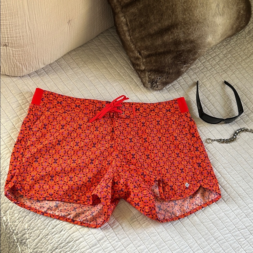 Columbia women’s Omni shield orange Geo printed board shorts large​